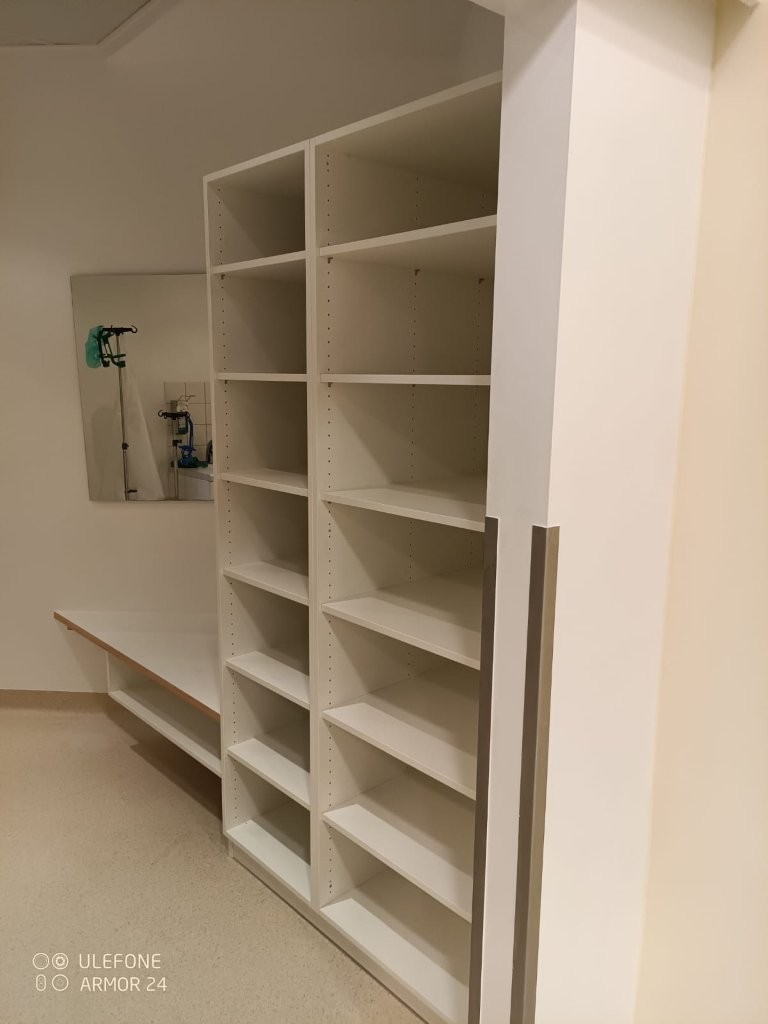 Praxis Einrichtung Holz Schenda (22)