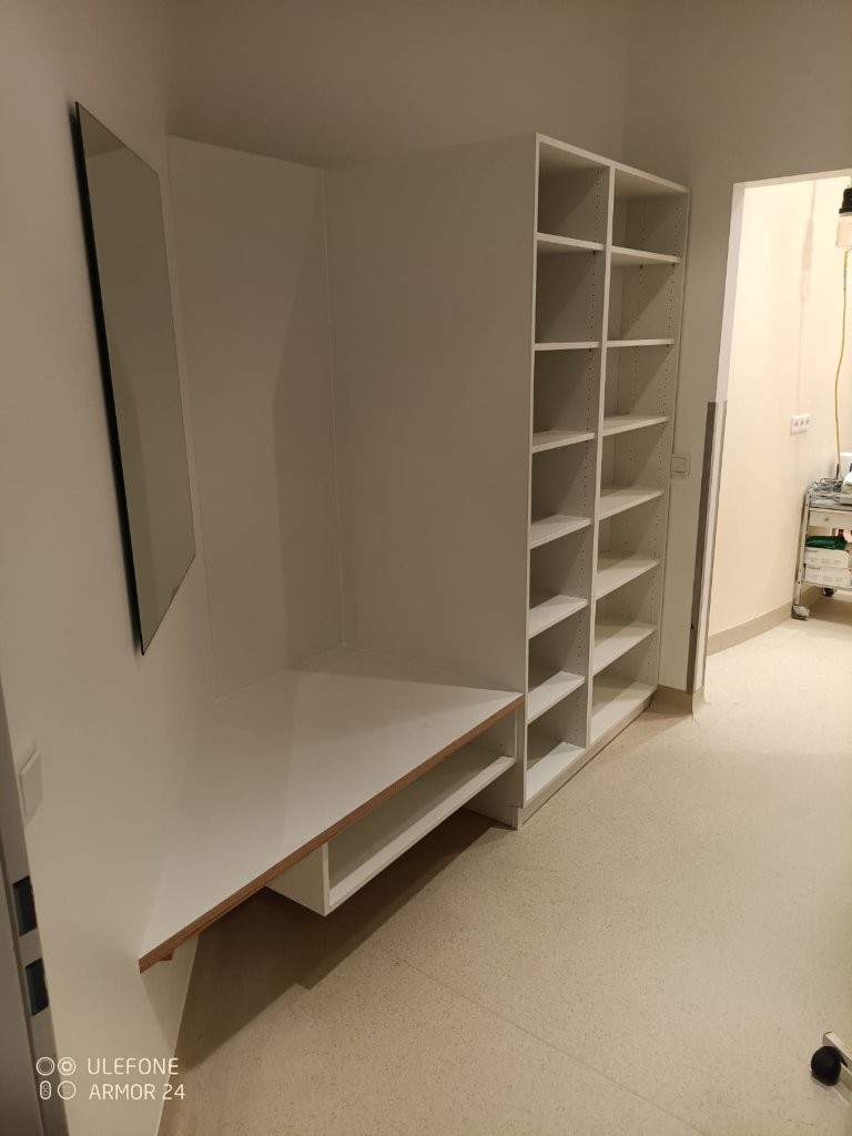 Praxis Einrichtung Holz Schenda (25)