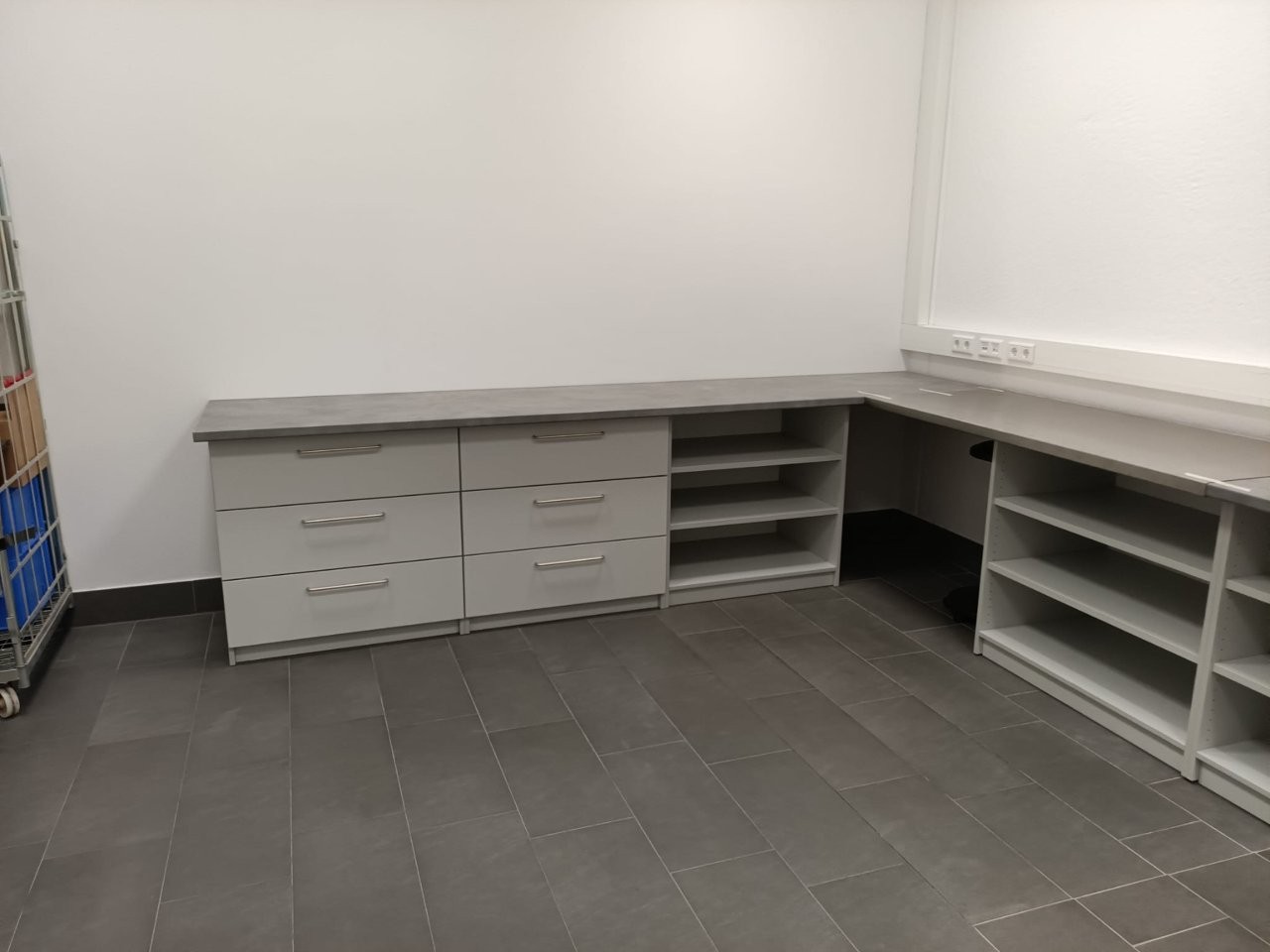 Praxis Einrichtung Holz Schenda (32)