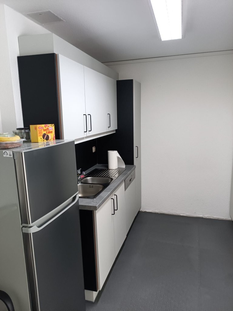 Praxis Einrichtung Holz Schenda (36)