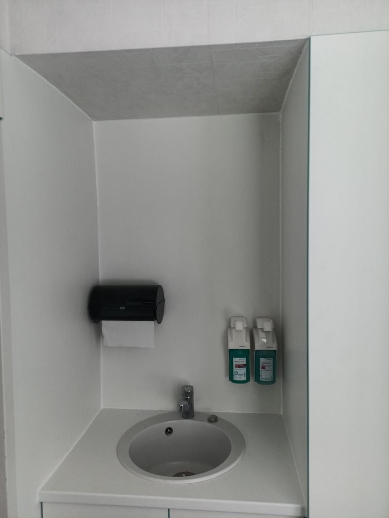 Praxis Einrichtung Holz Schenda (42)