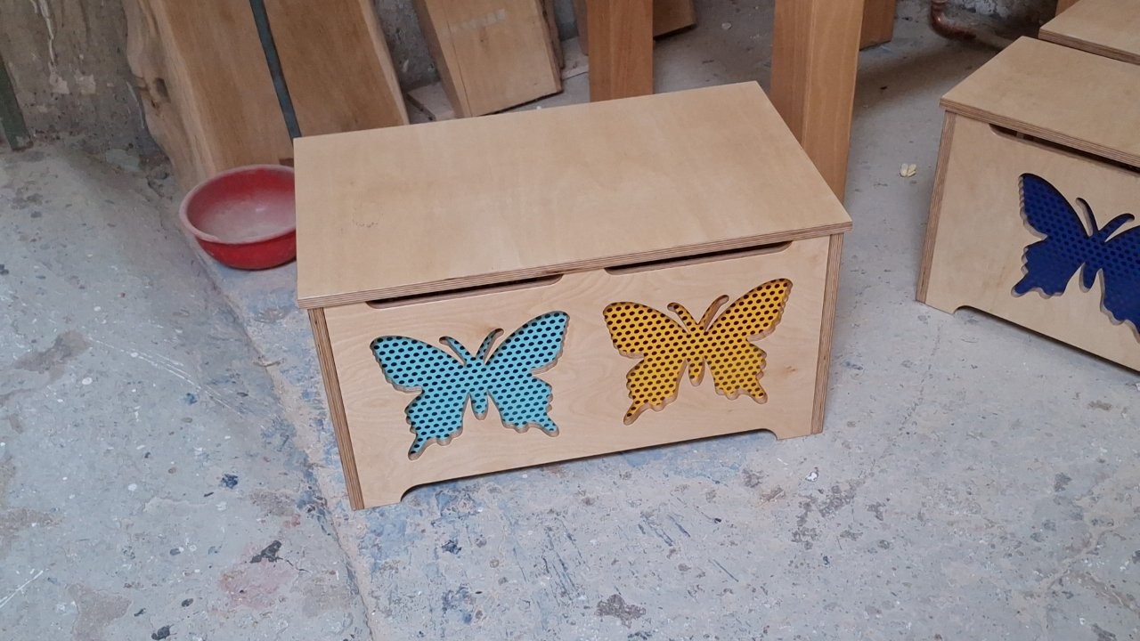 Praxis Einrichtung Holz Schenda (47)