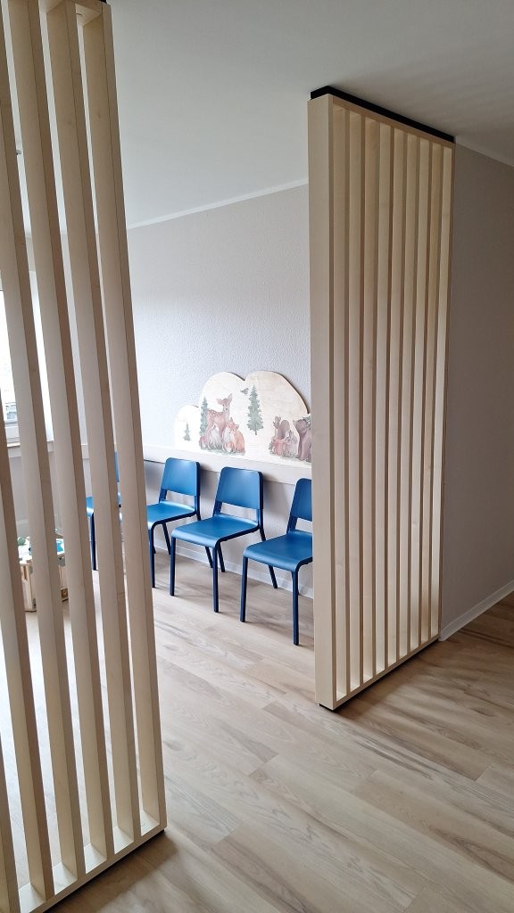 Praxis Einrichtung Holz Schenda (55)