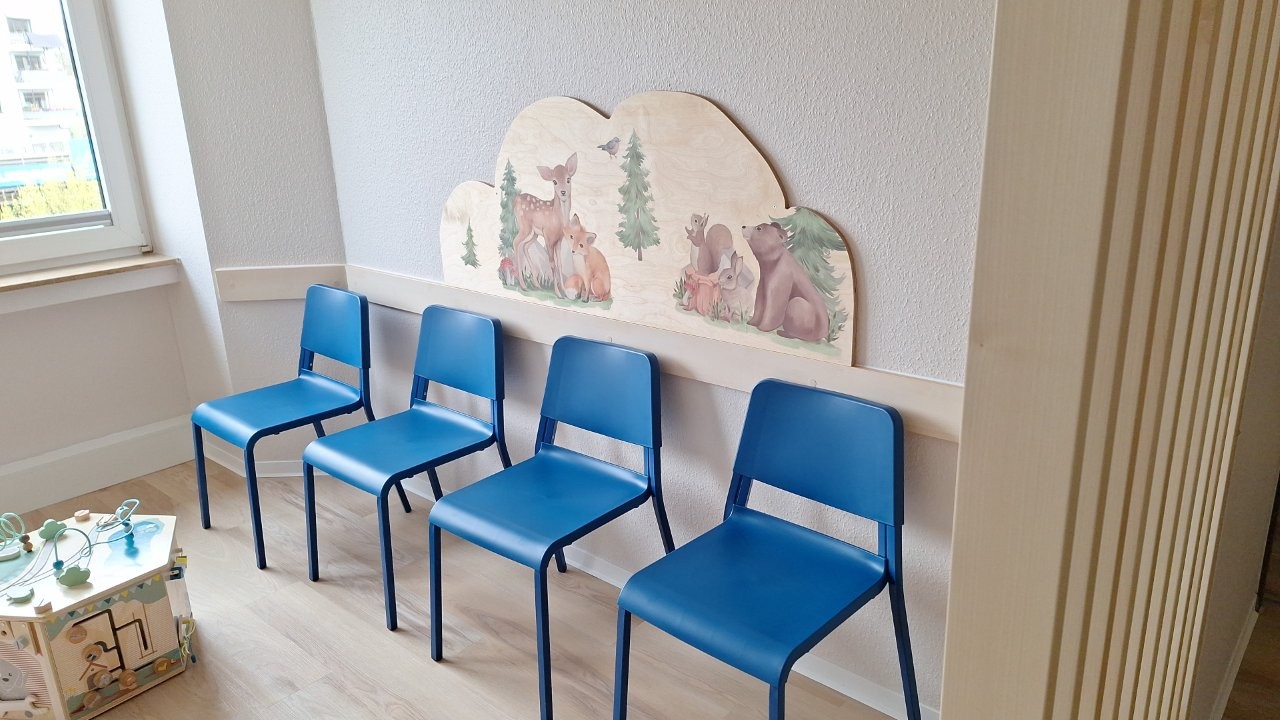 Praxis Einrichtung Holz Schenda (58)