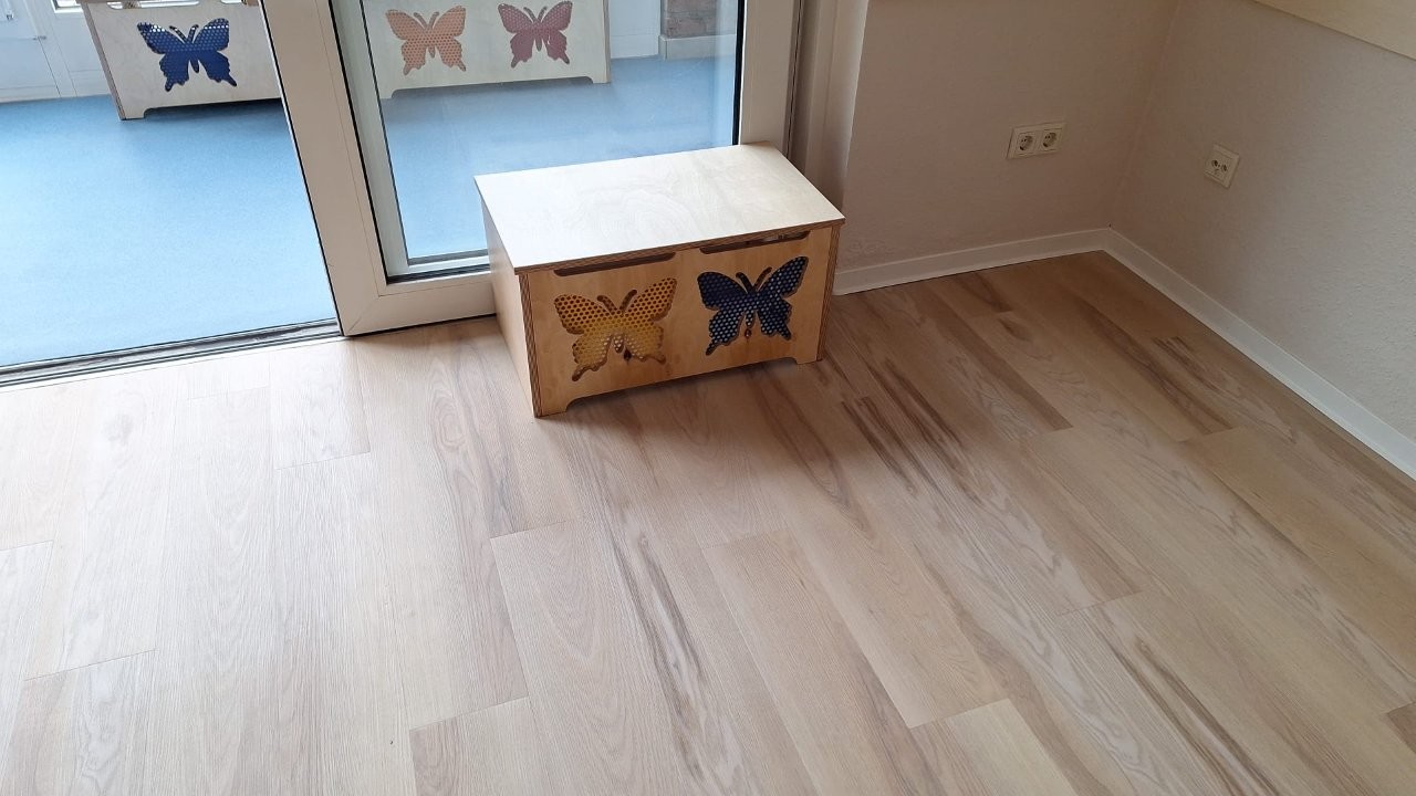 Praxis Einrichtung Holz Schenda (59)