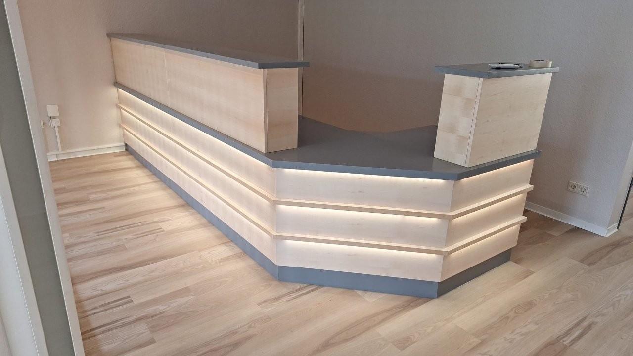 Praxis Einrichtung Holz Schenda (63)