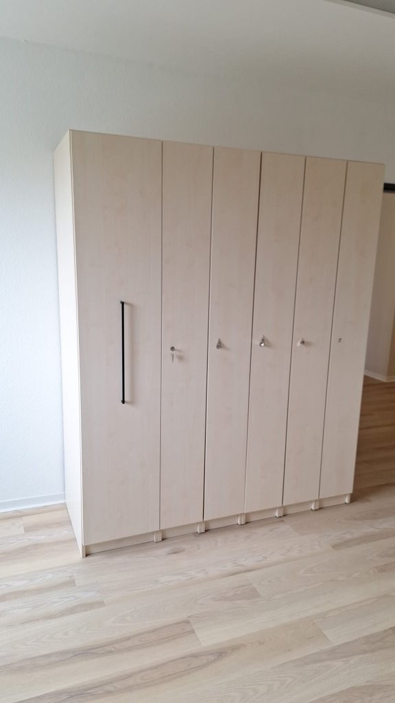 Praxis Einrichtung Holz Schenda (68)